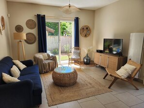 Smart TV, computer monitors