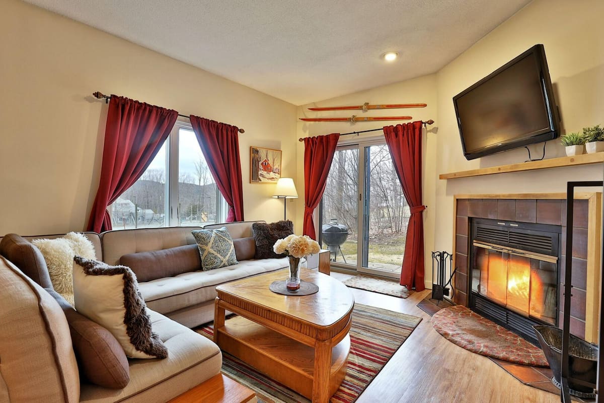 Condo, 2 Bedrooms | Living room