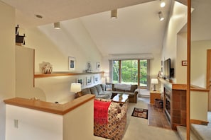 Condo, 2 habitaciones | Área de sala de estar