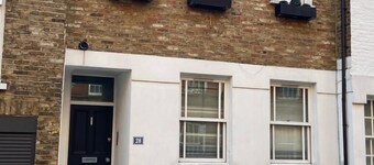 Chelsea house with shops, museums and great transport links on your doorstep