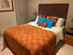 3 chambres, bureau, fer et planche à repasser, accès au Wi-Fi (inclus)
