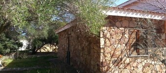 villa with garden and parking near the Cinta