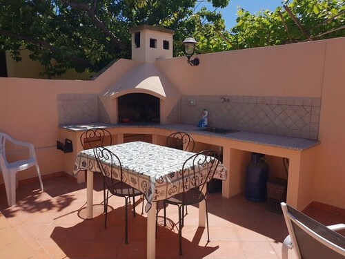 villa with garden and parking near the Cinta