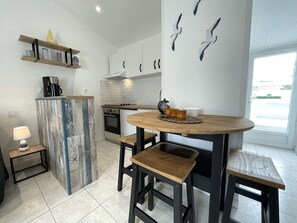 Fridge, oven, stovetop, coffee/tea maker - Cozy Studio with Pool & Tennis, Near Beach, Sleeps 3 - Bretignolles-sur-Mer (Bretignolles-sur-Mer)