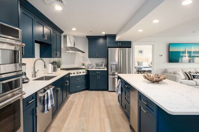 Penthouse with Private Roofdeck on Plymouth Harbor