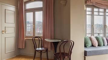 Chambre Double Confort, non-fumeurs, climatisation | Literie de qualité supérieure, coffres-forts dans les chambres