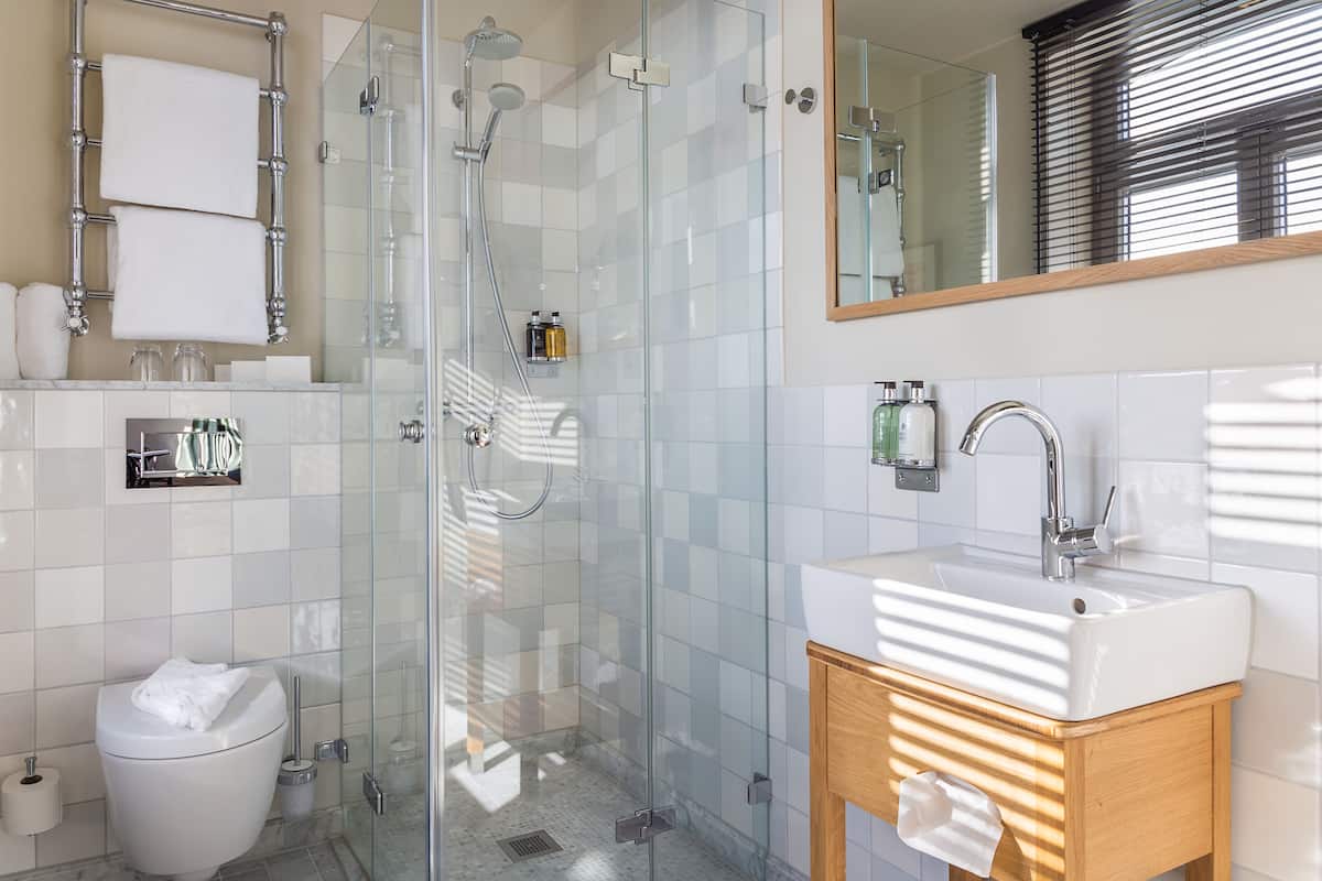 Shower, free toiletries, hair dryer, bathrobes