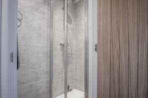 Apartment (2 Bedrooms) | Bathroom