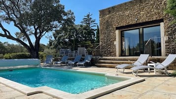 Piscine couverte, piscine extérieure