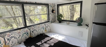Upstate Catskills Beautiful 1978 Vintage Camper "Shirley"