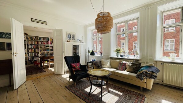 TV - City Apartment in Copenhagen with 2 bedrooms sleeps 4 (Copenhagen)