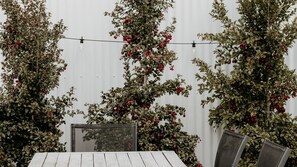 Outdoor dining - Sweet Tide O'Moyne  - perfect holiday home to enjoy all Port Fairy has to offer!! (Port Fairy)