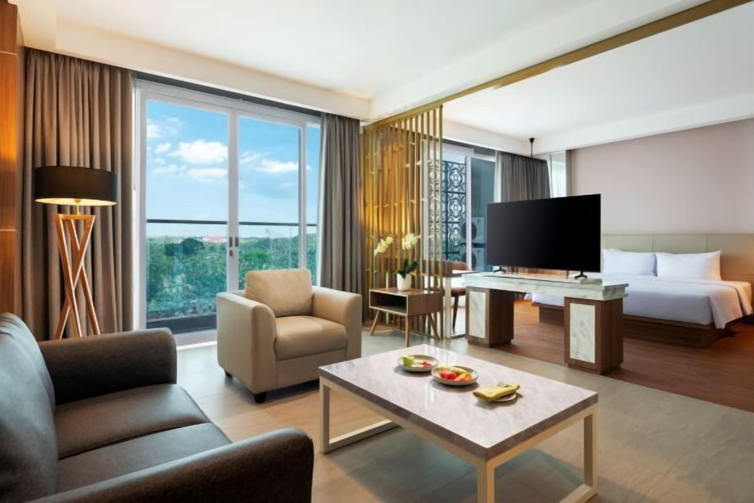 Living area | 42-inch TV with cable channels