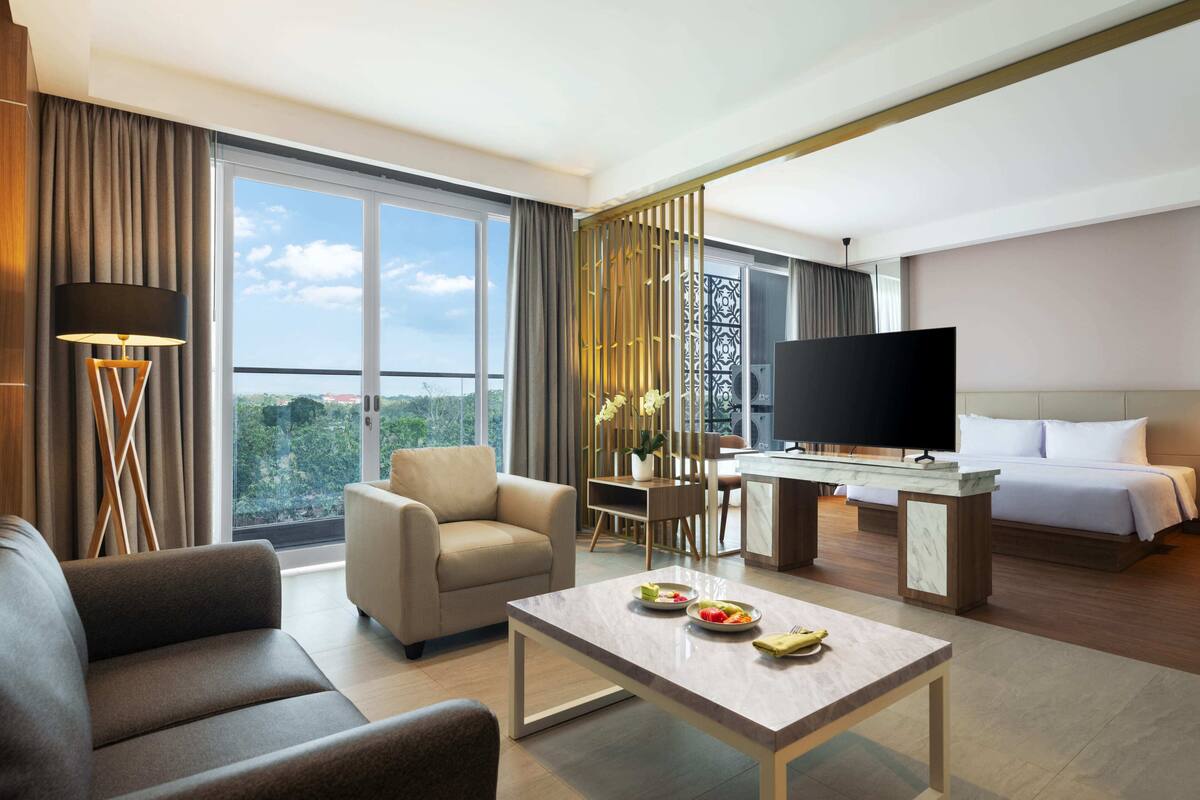 Suite Room King | Escritorio, tabla de planchar con plancha, wifi gratis y ropa de cama 