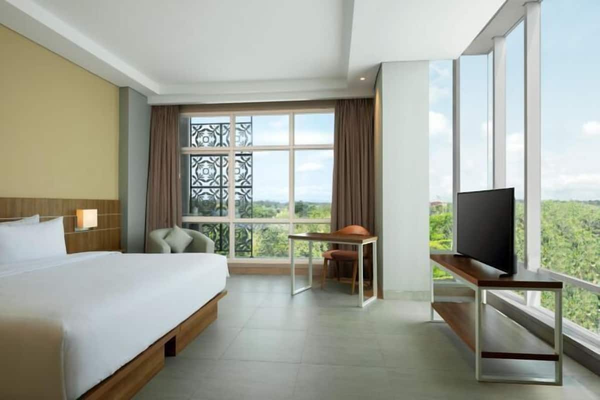 Desk, iron/ironing board, free WiFi, bed sheets