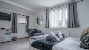 Rumah (3 Bedrooms) | 3 kamar tidur, Wi-Fi gratis, dan seprai linen