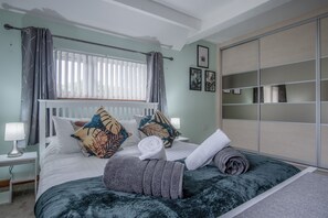 3 bedrooms, free WiFi, bed sheets - Tucking Mill - 3 Bedroom - Stepaside (Narberth)