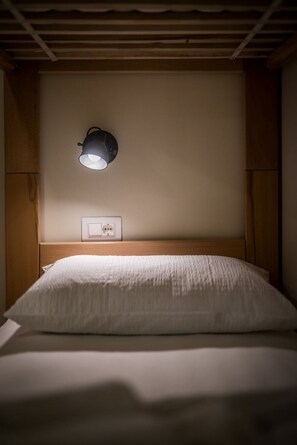 Felles sovesal – classic | Skrivebord for bærbar PC, wi-fi (inkludert) og sengetøy