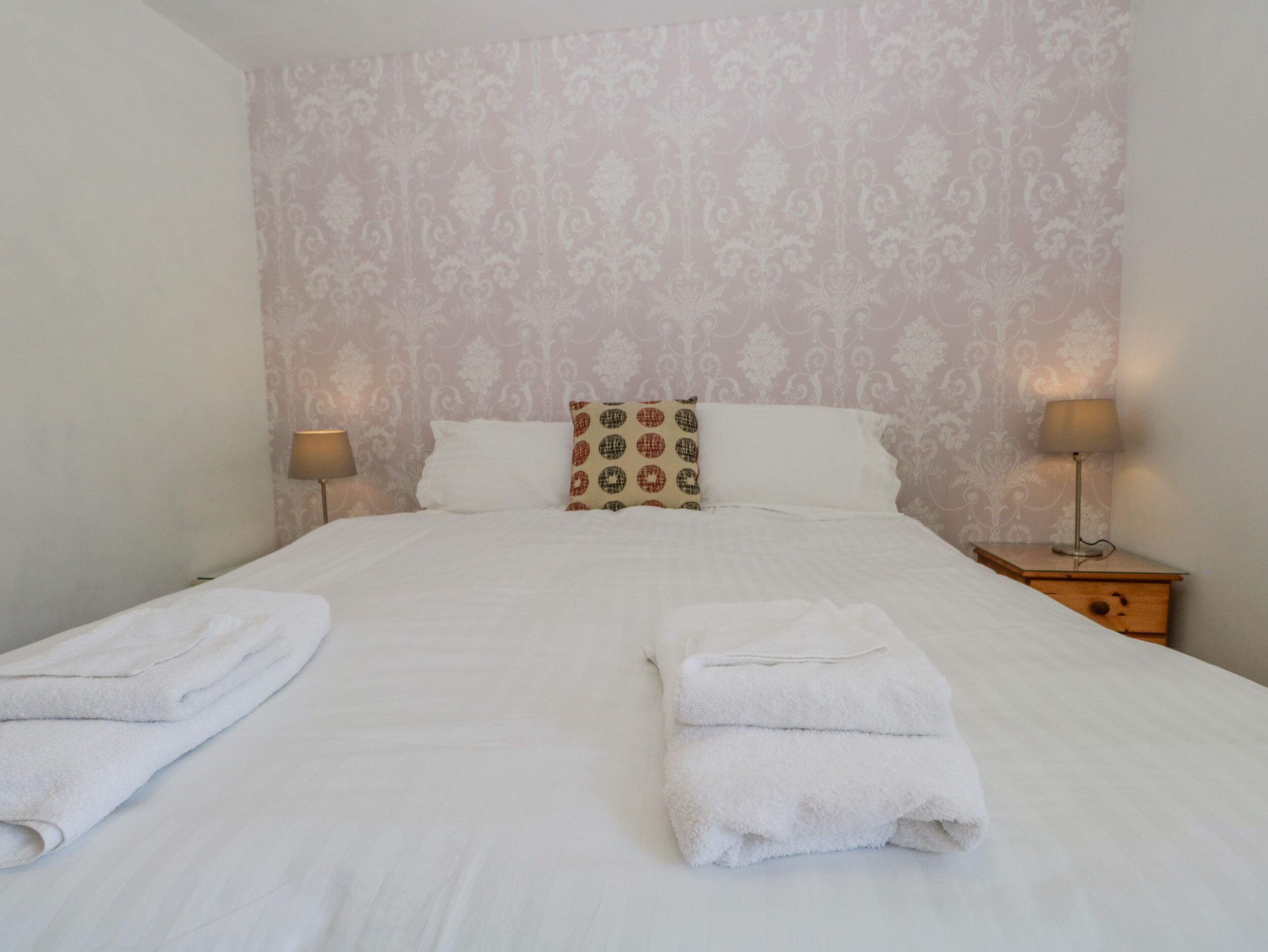 2 habitaciones, decoración personalizada y muebles diferentes 