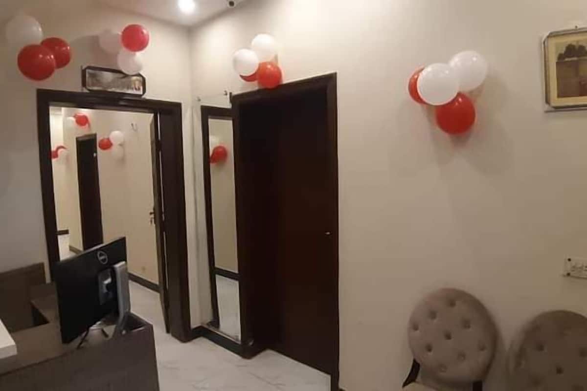 laptop workspace, free wifi