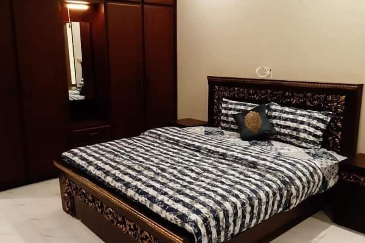 executive room | laptop workspace, free wifi