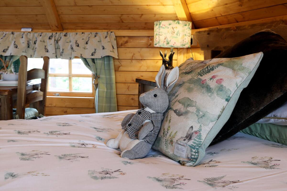 Mökki, 1 makuuhuone (The Burrow) | Ylelliset vuodevaatteet, vuodevaatteet