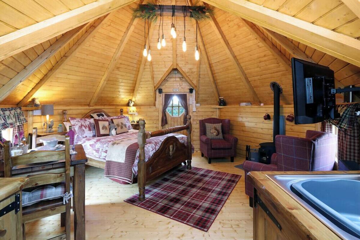 Mökki, 1 makuuhuone (Pine Cone Lodge) | Ylelliset vuodevaatteet, vuodevaatteet