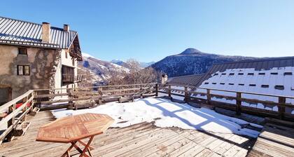 Between ST VERAN AND CEILLAC Beautiful chalet comfort mezzanine fireplace 3Bathrooms