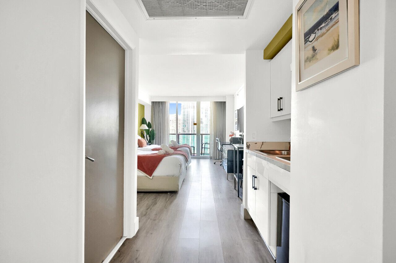 Desk, iron/ironing board, WiFi, bed sheets