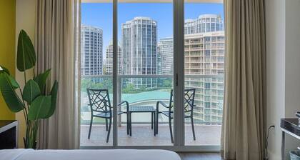 SF Stunning 12th Floor Studio in the Heart of Grove