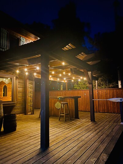 Lovely log cottage by the lake