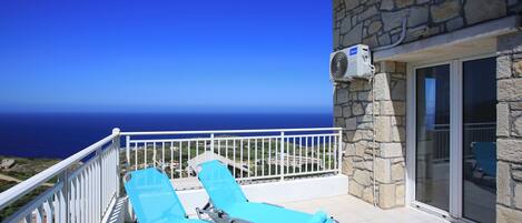 Villa | Balcony