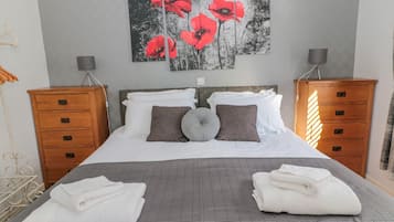 4 bedrooms, individually decorated, individually furnished, free WiFi