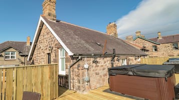 Cottage | Property grounds