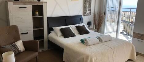 1 bedroom, in-room safe, iron/ironing board, free WiFi