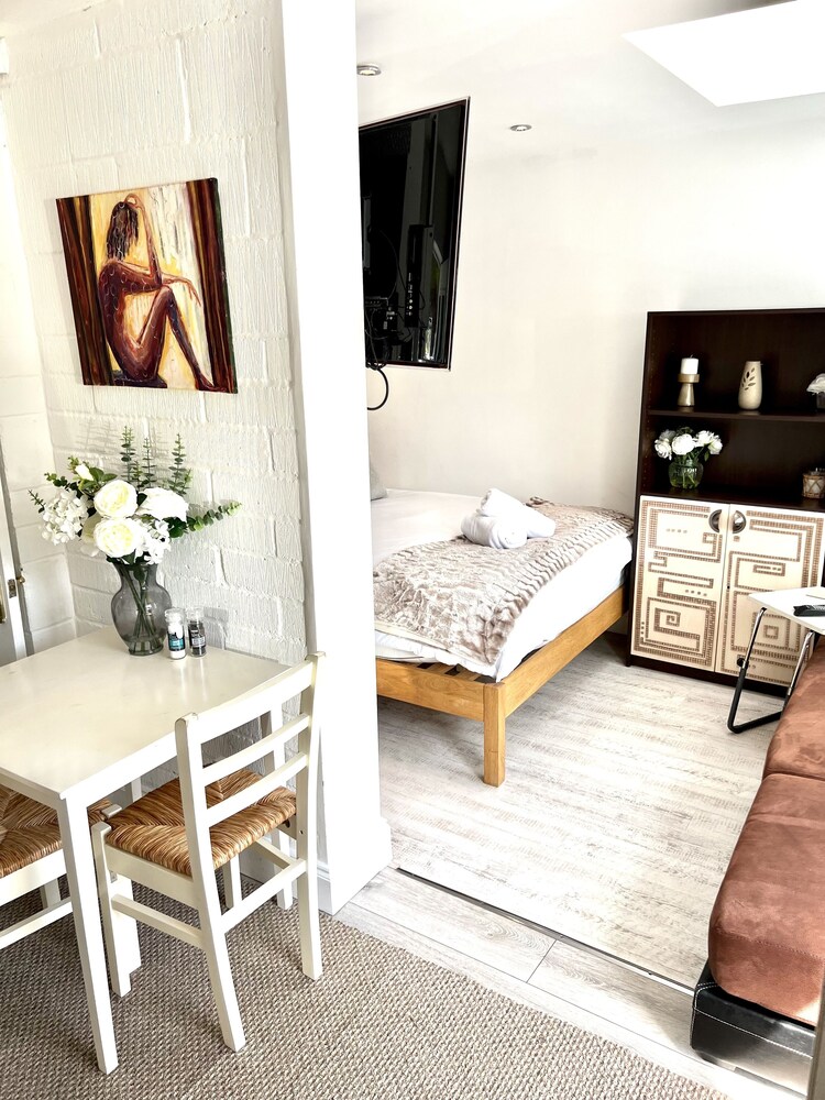 Contractors Luxurious Cozy Studio Apartment in MK — photo 11