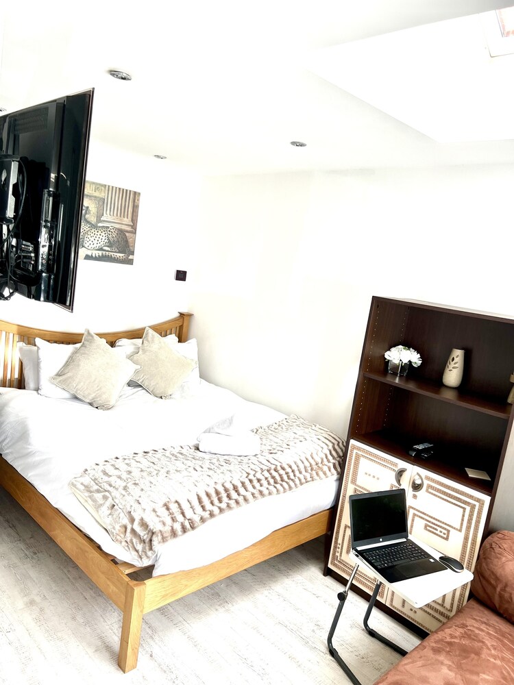 Contractors Luxurious Cozy Studio Apartment in MK — photo 15