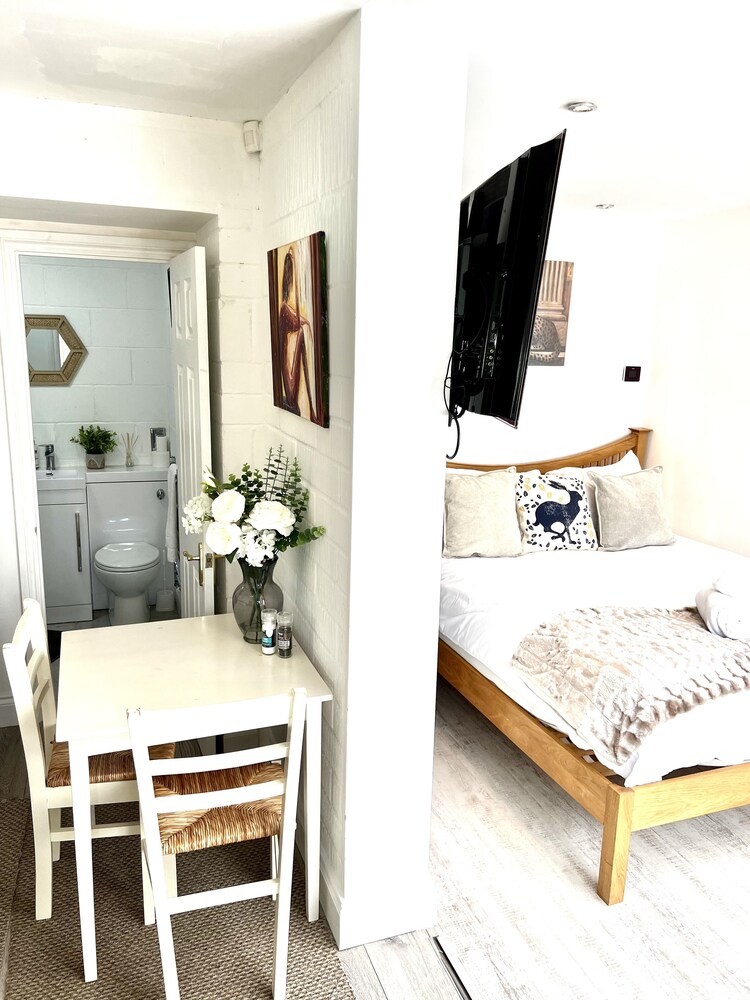 Contractors Luxurious Cozy Studio Apartment in MK — photo 16