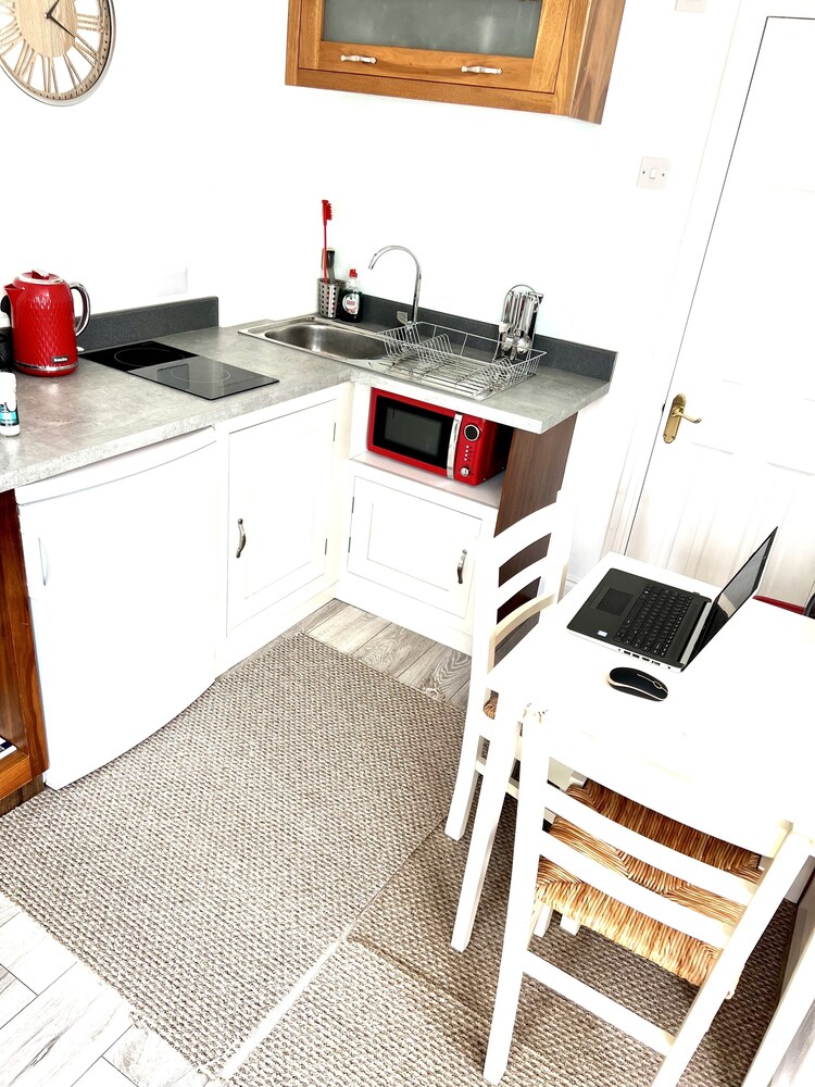 Contractors Luxurious Cozy Studio Apartment in MK — photo 18