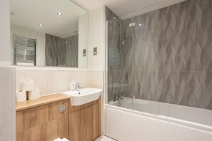 Apartemen Basic, Beberapa Tempat Tidur | Kamar mandi | Pengering rambut, handuk, sabun, dan sampo