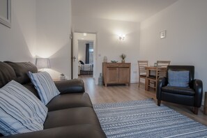 32-inch Smart TV with cable channels, TV - Shorelands - 1 Bedroom - Manorbier (Tenby)