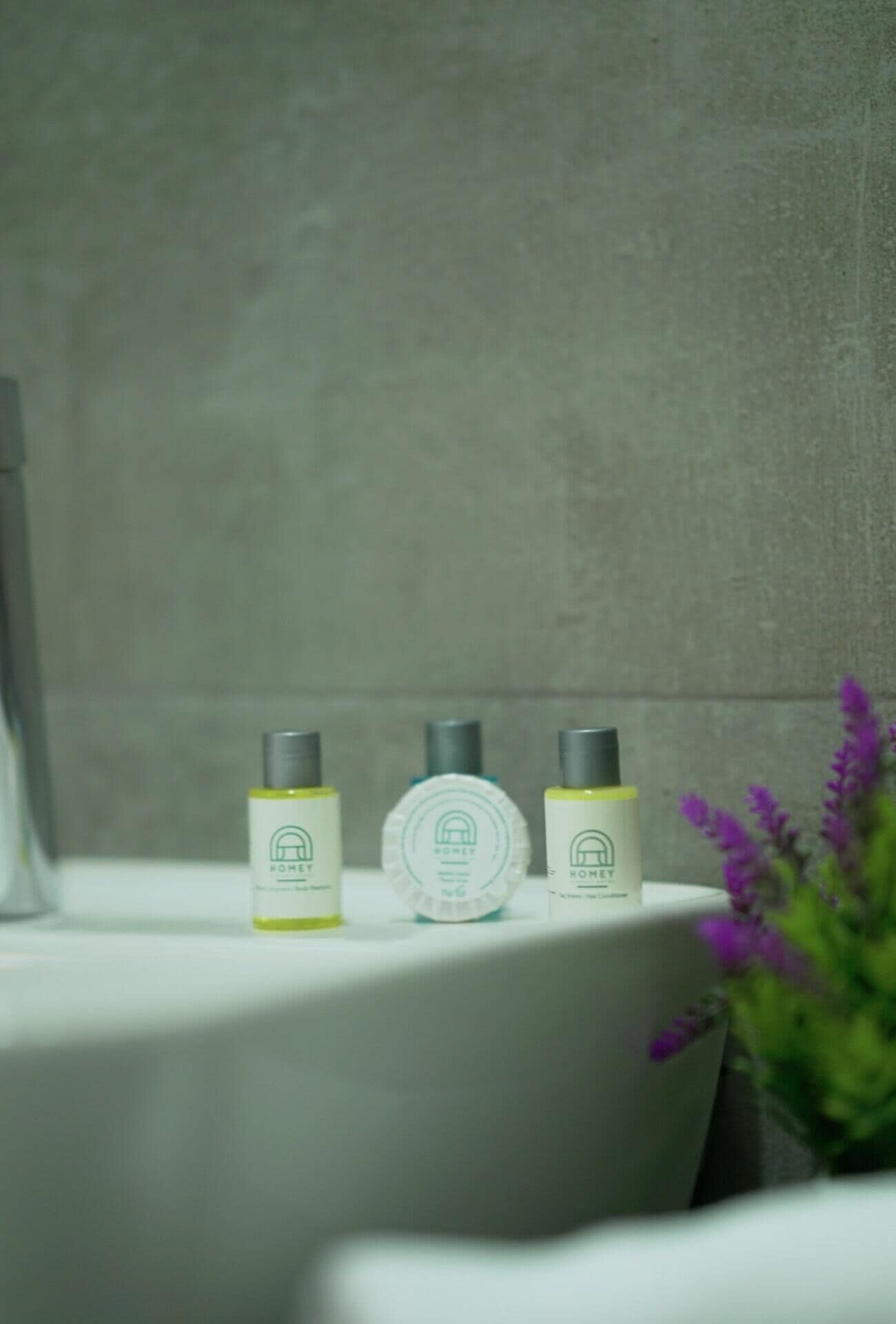 economy single room | bathroom | shower, rainfall showerhead, free toiletries, hair dryer