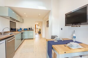 Casa de campo | Cozinha privada | Geladeira, lava-louças, chaleira elétrica, torradeira