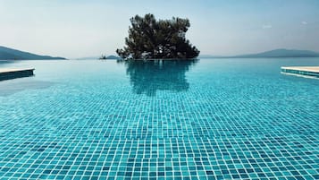 Sæsonbestemt udendørs pool