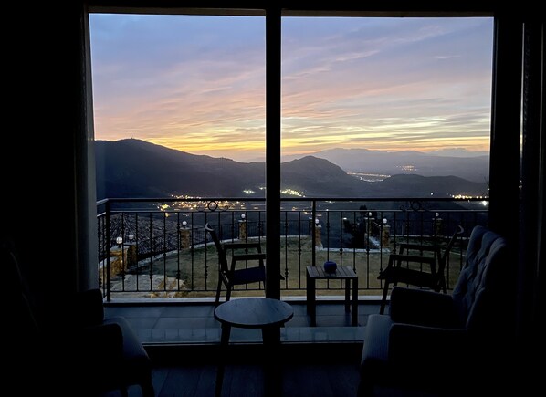 In-room safe, laptop workspace, blackout curtains, free WiFi