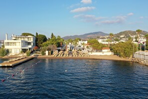 On the beach, free beach shuttle - Yalinn Hotel (Bodrum)