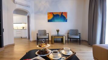 Family Villa | Minibar, in-room safe, blackout drapes, free WiFi