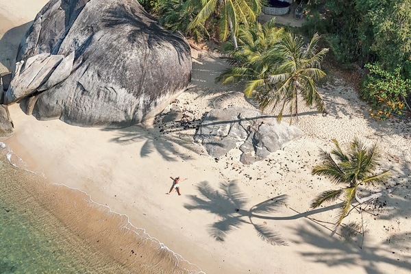 Total beachfront villa with 2 private beaches on your lagoon