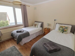 Cottage | 4 bedrooms, individually decorated, individually furnished, free WiFi