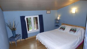 4 bedrooms, iron/ironing board, travel cot, free WiFi